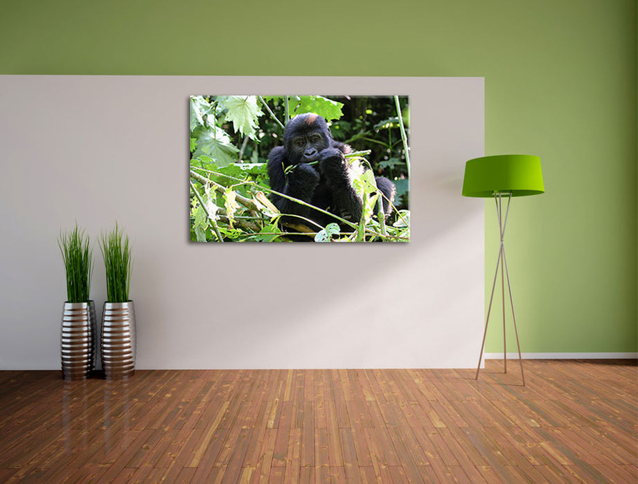 Gorilla beim Fressen Leinwandbild im Flur