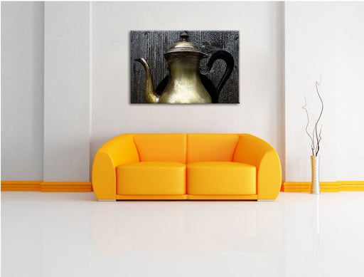 stilvolle alte Teekanne aus Metall Leinwandbild über Sofa