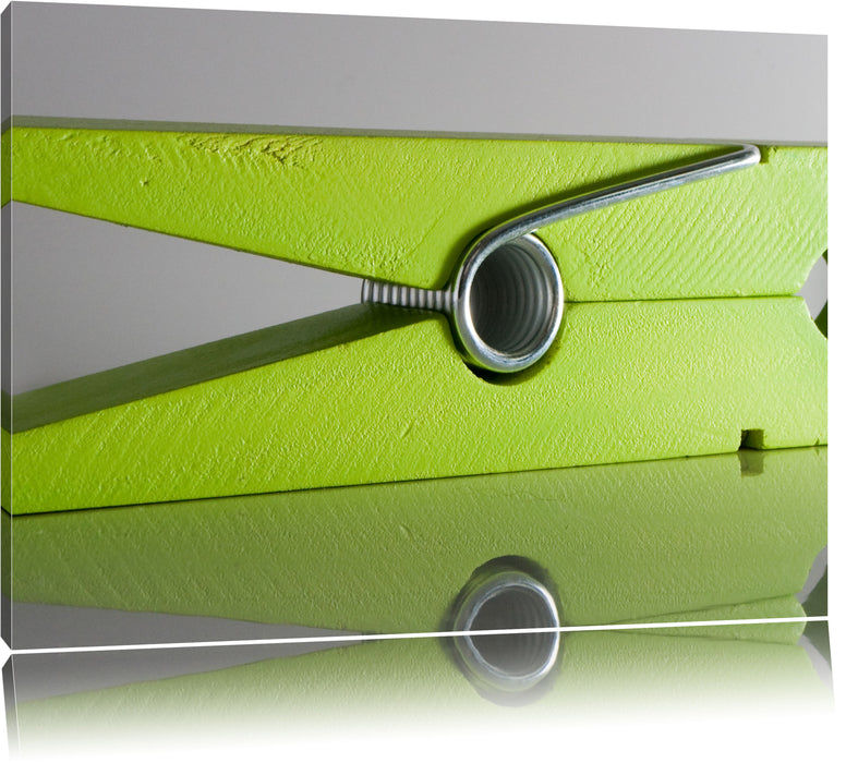 Pixxprint grüne Wäscheklammer, Leinwandbild