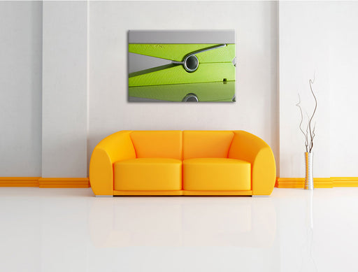 grüne Wäscheklammer Leinwandbild über Sofa
