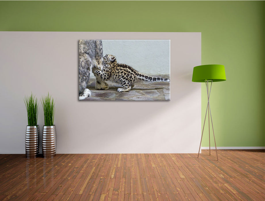 kleiner Leopard beim Spielen Leinwandbild im Flur