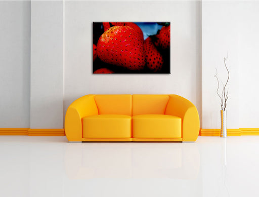 reife Erdbeeren Leinwandbild über Sofa