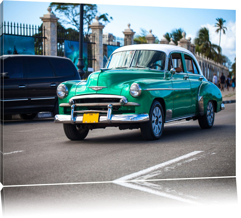 Pixxprint grüner Oldtimer in Havanna, Leinwandbild