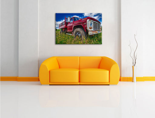 USA Truck auf Blumenwiese Leinwandbild über Sofa