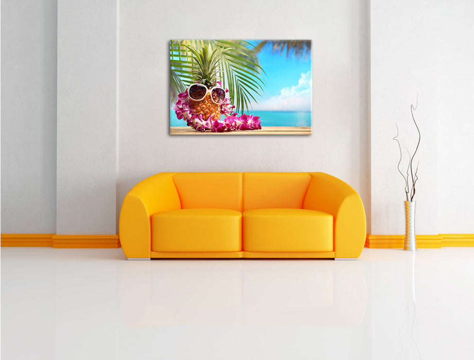 Ananas mit Sonnenbrille Leinwandbild über Sofa