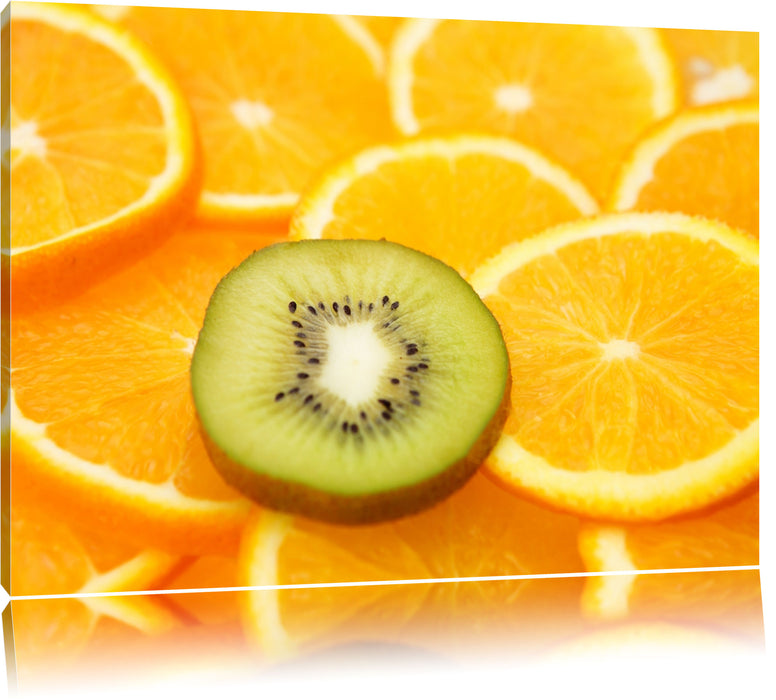 Pixxprint Kiwi verirrt in Orangenscheiben, Leinwandbild