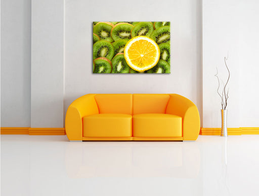 Orange verirrt in Kiwi Scheiben Leinwandbild über Sofa