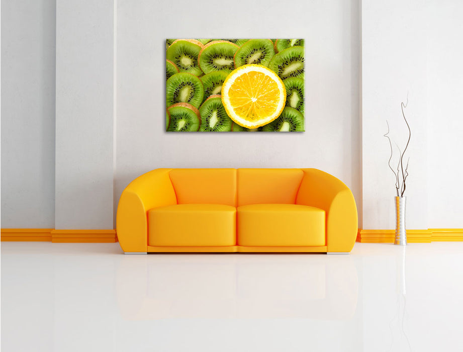 Orange verirrt in Kiwi Scheiben Leinwandbild über Sofa