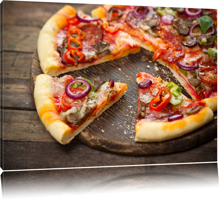 Pixxprint Leckere Pizza auf Holztisch, Leinwandbild