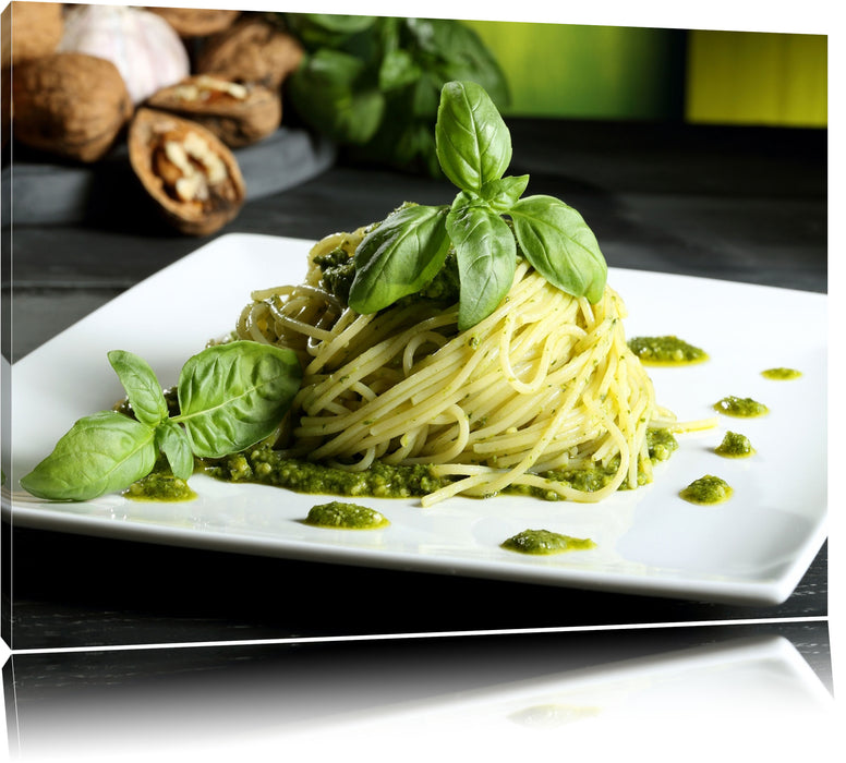 Spaghetti mit grünem Pesto Leinwandbild