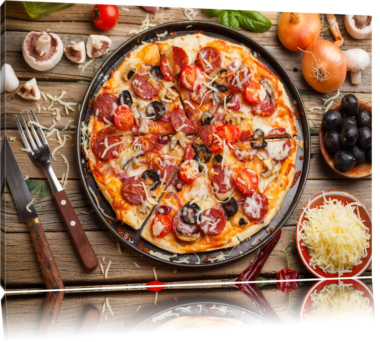 Pixxprint Leckere Pizza auf Holztisch, Leinwandbild