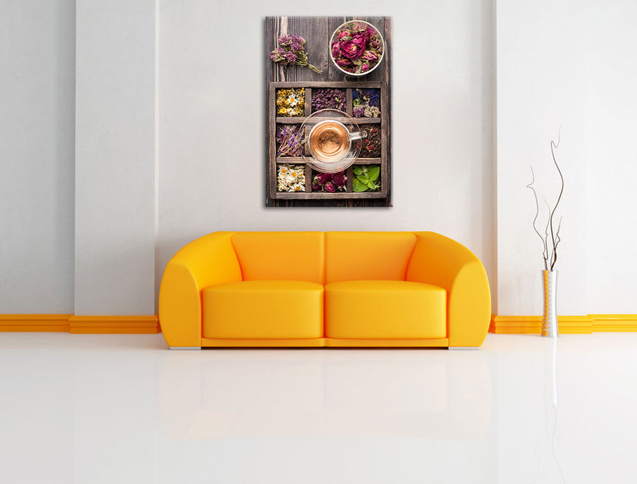 Blumen in rustikalem Setzkästchen Leinwandbild über Sofa