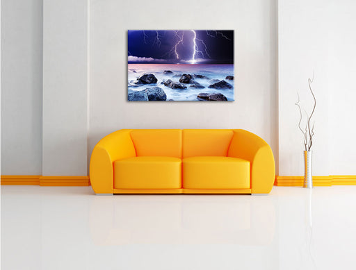 Blitzeinschlag in Meer Leinwandbild über Sofa