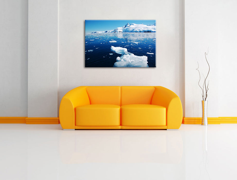 Eisbrocken im Meer Leinwandbild über Sofa