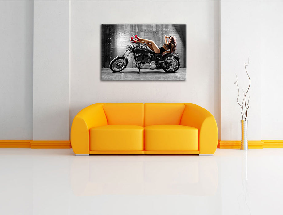 Model auf einem Motorrad Leinwandbild über Sofa
