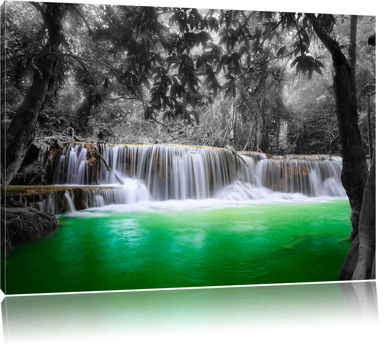 schöner Wasserfall im Dschungel Leinwandbild