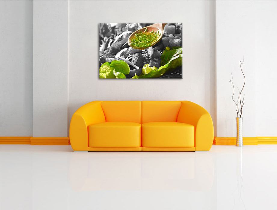 Knackiger Salat und Kräuter Leinwandbild über Sofa