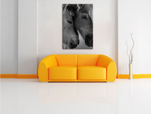 zwei liebevolle Pferde Leinwandbild über Sofa
