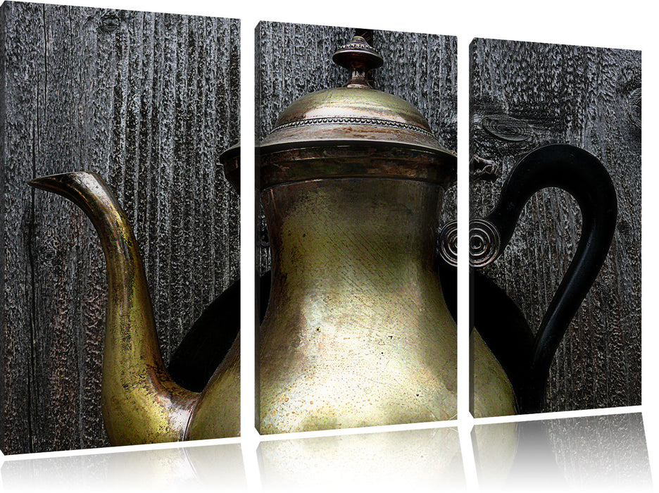 stilvolle alte Teekanne aus Metall Leinwandbild 3 Teilig