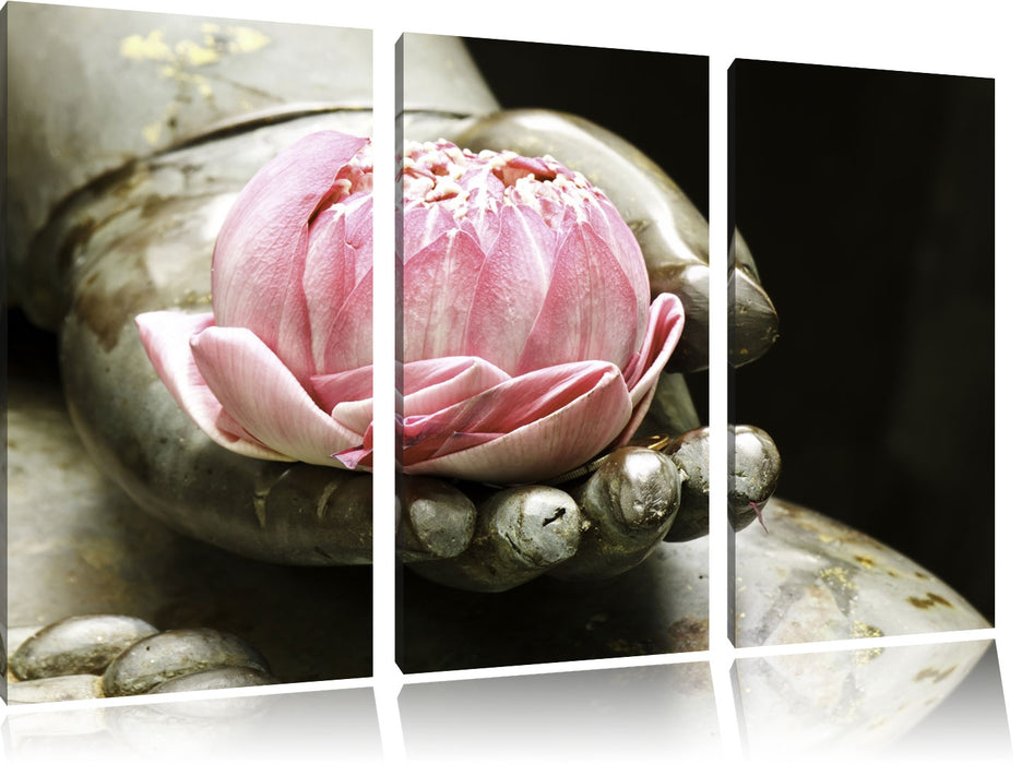 Lotus auf der Hand eines Buddhas Leinwandbild 3 Teilig
