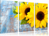 Sonnenblumen auf Holztisch Leinwandbild 3 Teilig