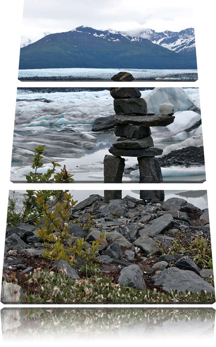 Steinmenschskulptur im Winter Leinwandbild 3 Teilig