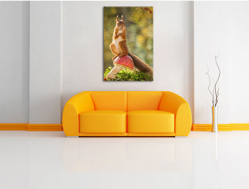 Eichhörnchen auf Fliegenpilz Leinwandbild über Sofa
