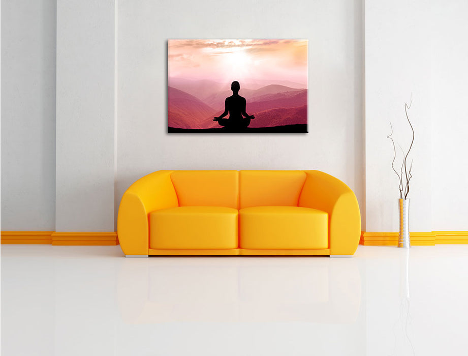 Meditierender Mensch in den Bergen Leinwandbild über Sofa