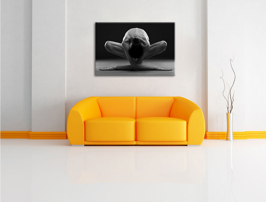 Nackte Frau in besonderer Yogapose Leinwandbild über Sofa