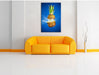 Ananas mit Wasser bespritzt Leinwandbild über Sofa