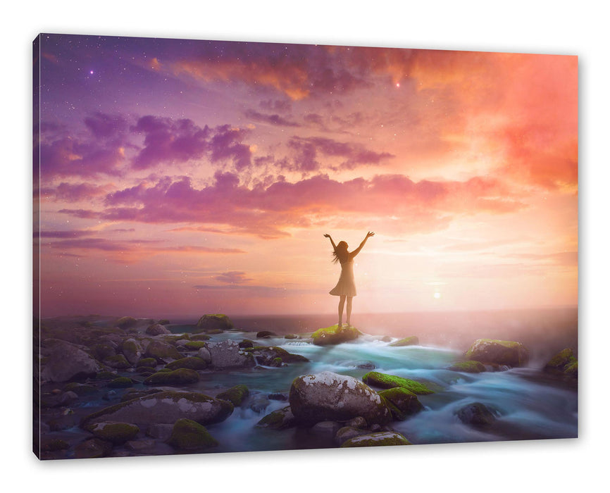 Pixxprint Frau begrüßt den Sonnenaufgang am Meer, Leinwandbild