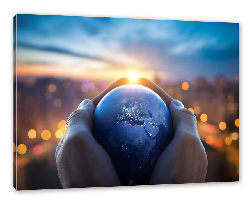 Pixxprint Die Erde in den Händen vor Stadt Skyline, Leinwandbild