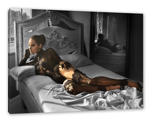 Frau mit sexy Dessous im Bett B&W Detail Leinwanbild Rechteckig