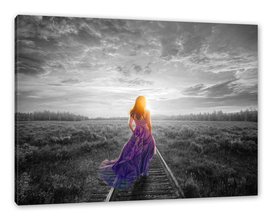 Pixxprint Frau auf Schienen bei Sonnenuntergang B&W Detail, Leinwandbild