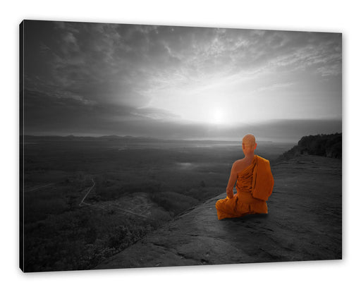 Mönch meditiert auf Felsvorsprung B&W Detail Leinwanbild Rechteckig