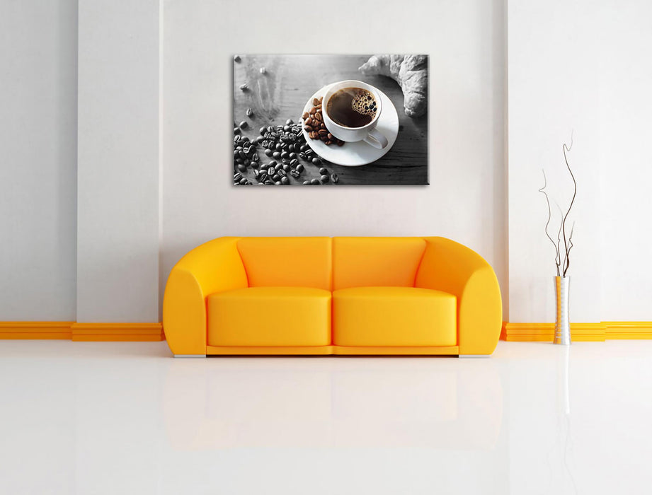 Tasse Kaffee mit Bohnen und Croissant B&W Detail Leinwanbild Wohnzimmer Rechteckig