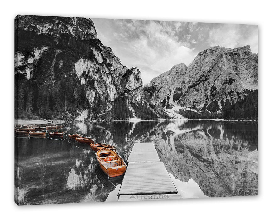 Pixxprint Bootsreihe am Steg des Pragser Wildsee B&W Detail, Leinwandbild