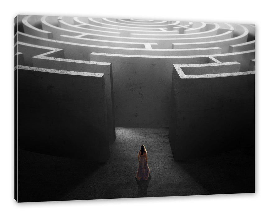 Pixxprint Frau vor großem Labyrinth B&W Detail, Leinwandbild