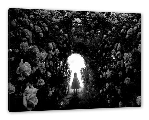 Kleines Mädchen in Rosentunnel, Monochrome Leinwanbild Rechteckig