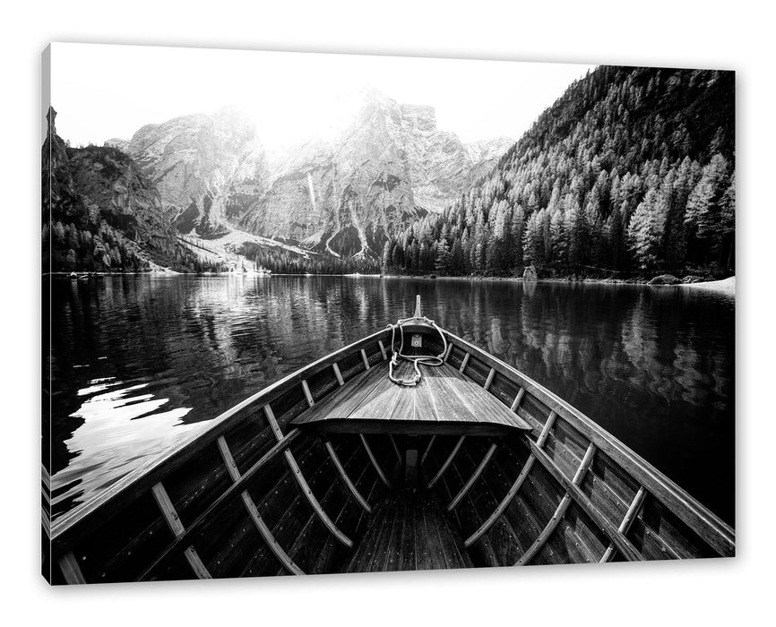 Pixxprint Holzboot auf Alpensee in den Dolomiten, Monochrome, Leinwandbild