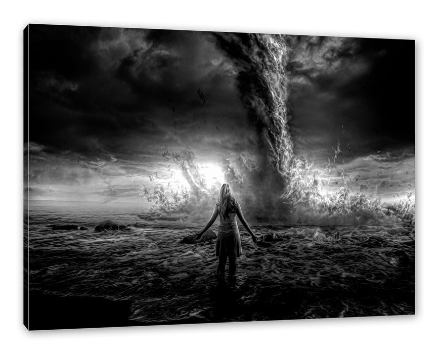 Pixxprint Frau am Strand vor düsterem Tornado, Monochrome, Leinwandbild