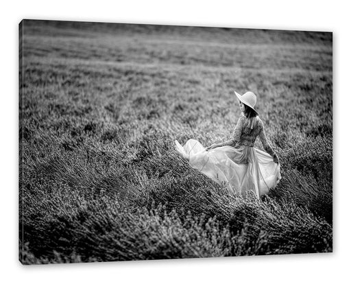 Frau im Kleid läuft durch Lavendelfeld, Monochrome Leinwanbild Rechteckig