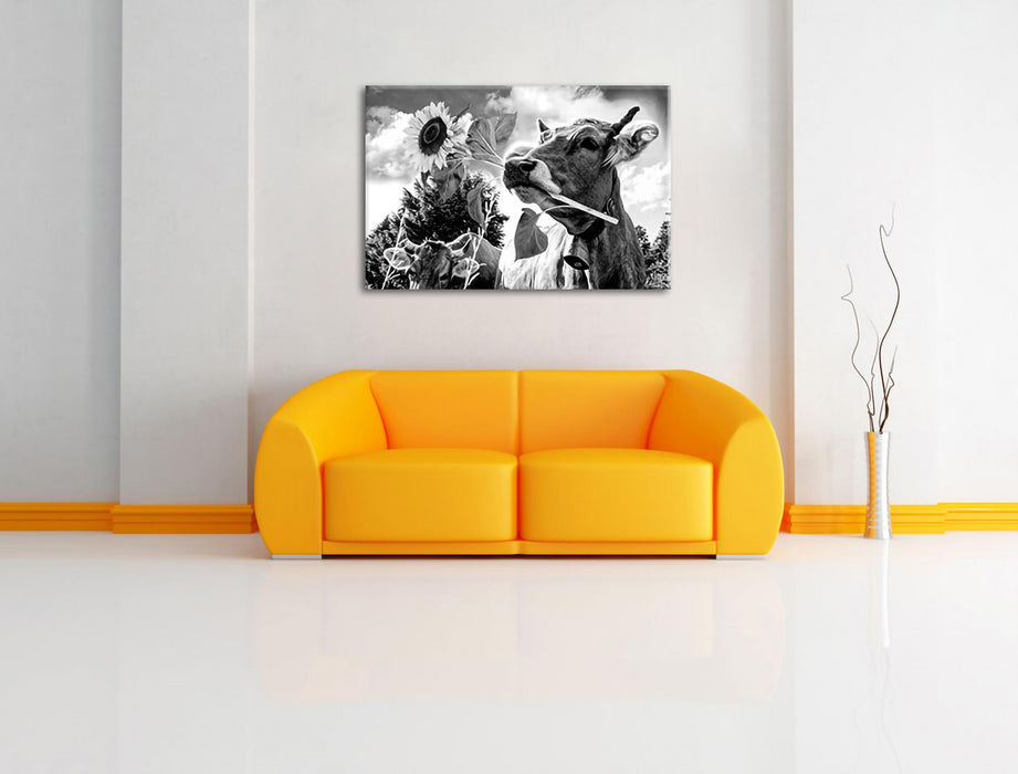 Nahaufnahme Kuh mit Sonnenblume im Maul, Monochrome Leinwanbild Wohnzimmer Rechteckig
