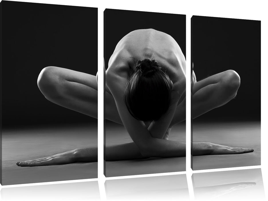 Nackte Frau in besonderer Yogapose Leinwandbild 3 Teilig