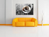 Tasse Kaffee mit Bohnen und Croissant B&W Detail Leinwanbild Wohnzimmer 3Teilig