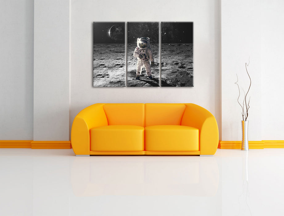 Einsamer Astronaut auf dem Mond B&W Detail Leinwanbild Wohnzimmer 3Teilig