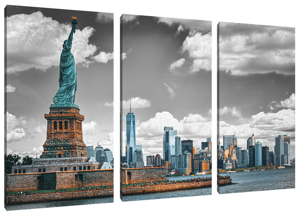 Freiheitsstatue mit New Yorker Skyline B&W Detail Leinwanbild 3Teilig