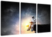 Lesender Astronaut auf Vorsprung vor Galaxie B&W Detail Leinwanbild 3Teilig