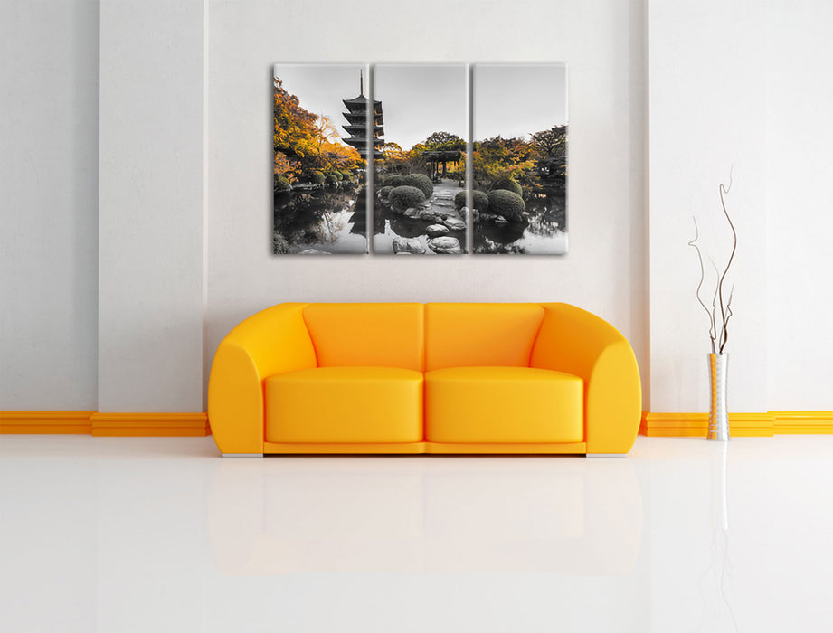 See im Herbst vor japanischem Tempel B&W Detail Leinwanbild Wohnzimmer 3Teilig