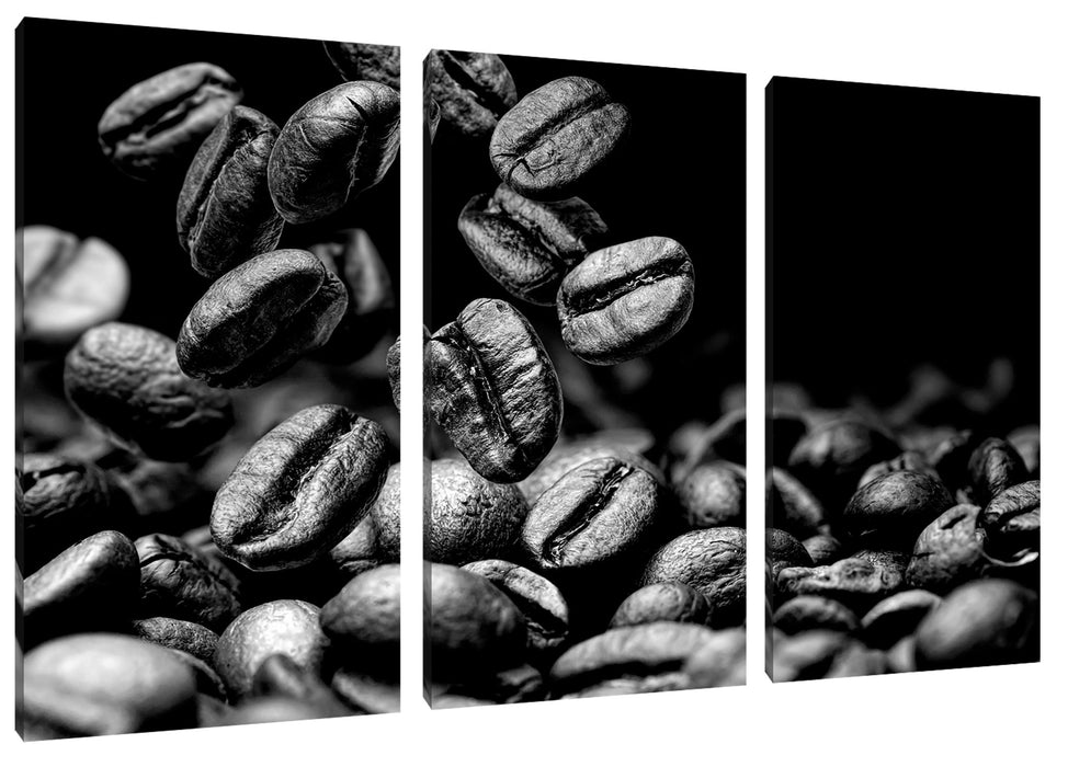 Nahaufnahme fallende Kaffeebohnen, Monochrome Leinwanbild 3Teilig